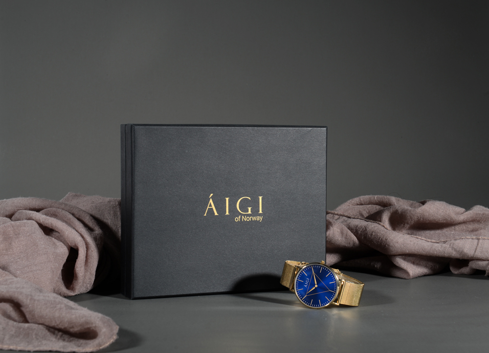 AIGI Watch black background product photography in China