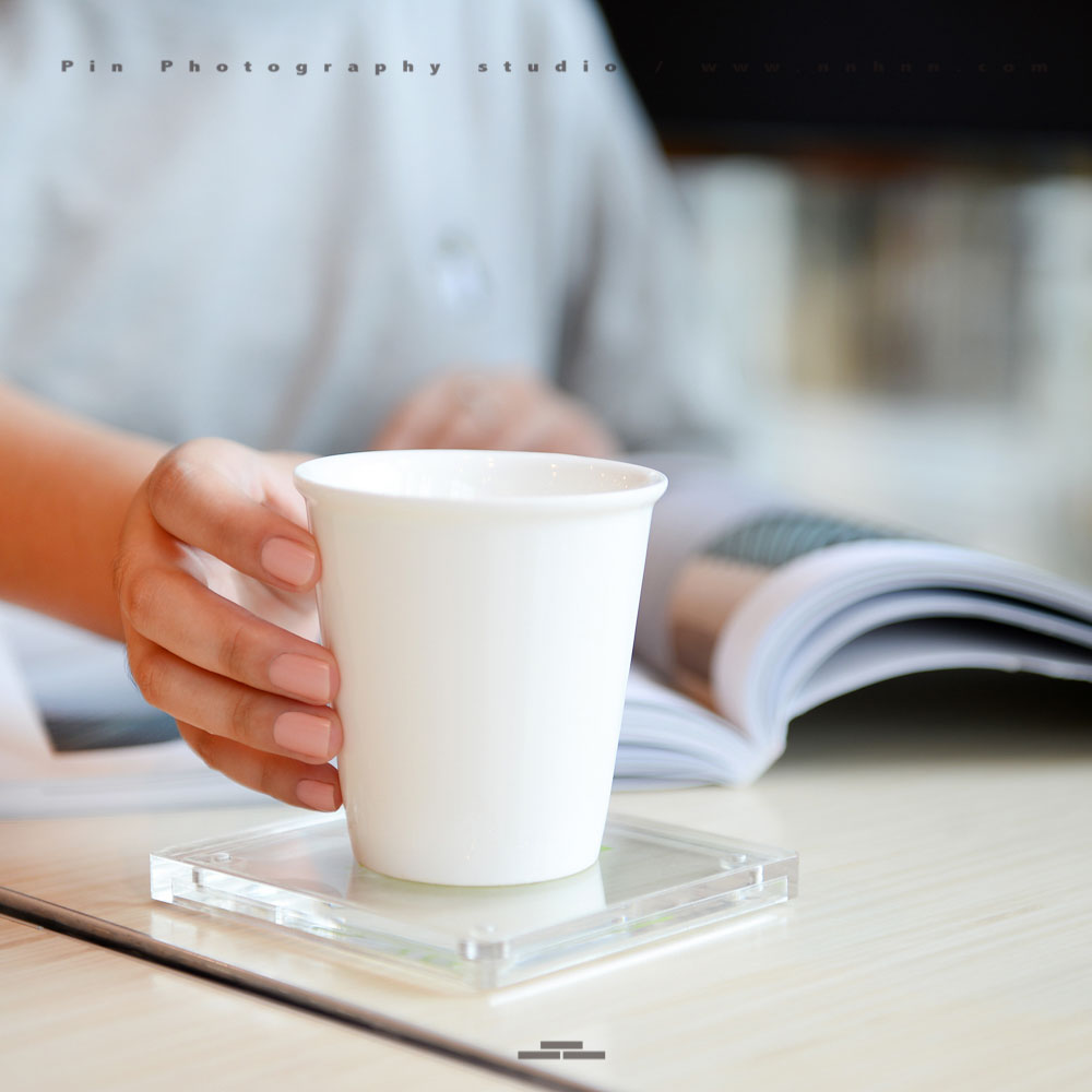 Transparent Product Amazon Product Photography china The woman is reading a book with a cup.